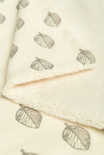 Naložite sliko v pregledovalnik galerije, ECO PLIŠASTA ODEJICA 80x100 | LEAVES