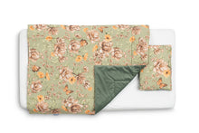 Prenesite sliku u preglednik galerije, SET BARŠUNASTOG DEKE I JASTUČNICE | ZELENA