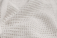 Naložite sliko v pregledovalnik galerije, PLETENA ODEJICA MOLLY | SIVA