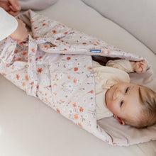 Prenesite sliku u preglednik galerije, SWADDLE DEKICA ZA POVIJANJE VELVET | BEŽ