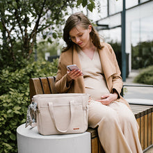 Prenesite sliku u preglednik galerije, Torba za previjanje Carmen BABYONO®️ - Bež