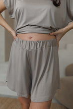 Lade das Bild in den Galerie-Viewer, Umstandsshorts Mocha | Beige
