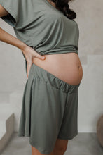 Lade das Bild in den Galerie-Viewer, Umstandsshorts Mocha | Oliv
