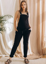 Lade das Bild in den Galerie-Viewer, Umstands-Jumpsuit Latte mama | Schwarz