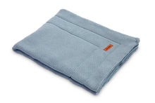 Lade das Bild in den Galerie-Viewer, SET ODEJA IN VZGLAVNIK KNITTED MUSLIN | MODRA
