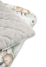 Lade das Bild in den Galerie-Viewer, SET ODEJA IN VZGLAVNIK SENSILLO 75X95, 40X26 | PLUSHY
