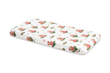 Lade das Bild in den Galerie-Viewer, TISKANA RJUHA Z MEDVEDJIM VZORCEM V CVETJU 60 X 120 CM
