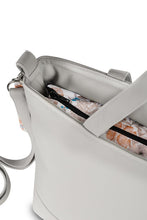Lade das Bild in den Galerie-Viewer, Herbstwald-Wickeltasche | Grau
