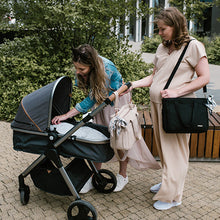 Prenesite sliku u preglednik galerije, Torba za previjanje Carmen BABYONO®️ - Crna

