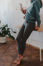 Lade das Bild in den Galerie-Viewer, Premium Umstandsleggings Milk&amp;Love | Navi
