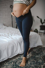 Lade das Bild in den Galerie-Viewer, Premium Umstandsleggings Milk&amp;Love | Dunkelgrau

