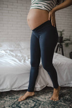 Lade das Bild in den Galerie-Viewer, Premium Umstandsleggings Milk&amp;Love | Navi
