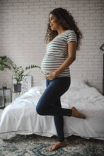 Lade das Bild in den Galerie-Viewer, Premium Umstandsleggings Milk&amp;Love | Navi
