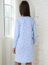 Lade das Bild in den Galerie-Viewer, Nachthemd von D.R. - Baby blue
