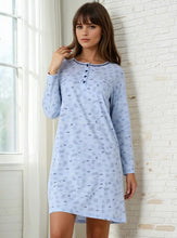 Lade das Bild in den Galerie-Viewer, Nachthemd von D.R. - Baby blue

