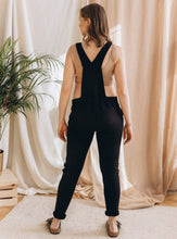 Lade das Bild in den Galerie-Viewer, Umstands-Jumpsuit Latte mama - Schwarz
