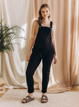 Lade das Bild in den Galerie-Viewer, Umstands-Jumpsuit Latte mama - Schwarz
